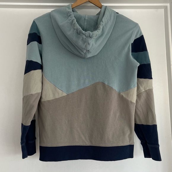 Faherty Soleil Hoodie In Navy Sunburst
Design size small - Picture 4 of 5